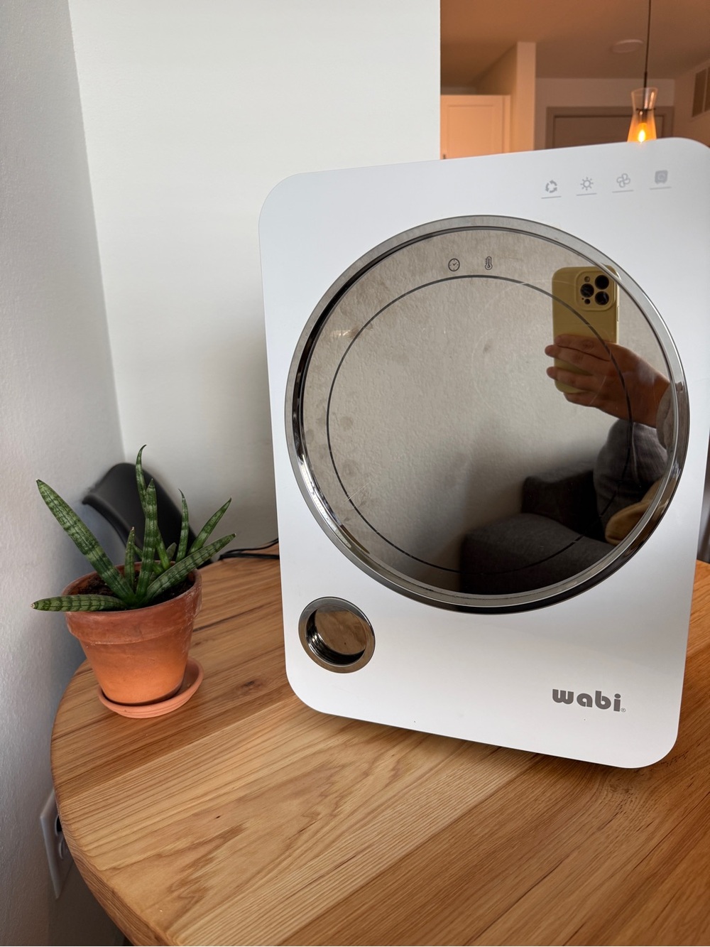 Wabi UV-C bottle sanitizer